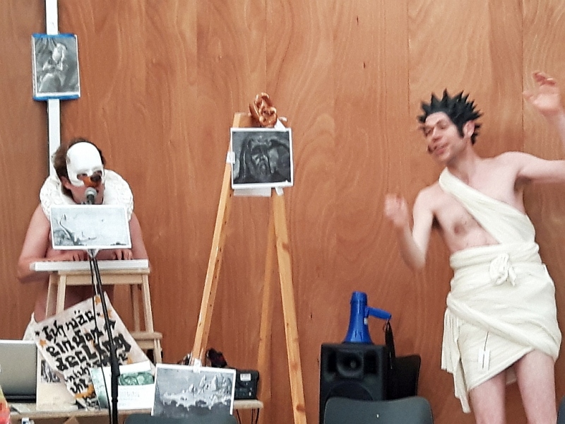 Performatives Gusto Gräser Kinder-Archiv2017, Performance Camillo Grewe und Alex Wissel, Foto: Johannes Bendzulla - 